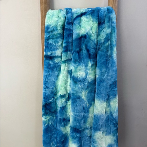 the handmade heifer Other - Double sided blue glow sorbet minky - mega size 60x90 The handmade Heifer